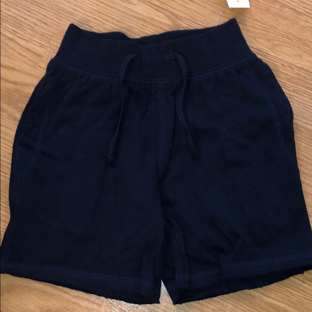 NWT Gap Pull on navy shorts